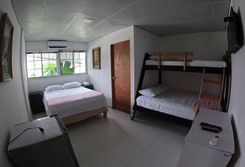 ホテル Posada Shang Giovys