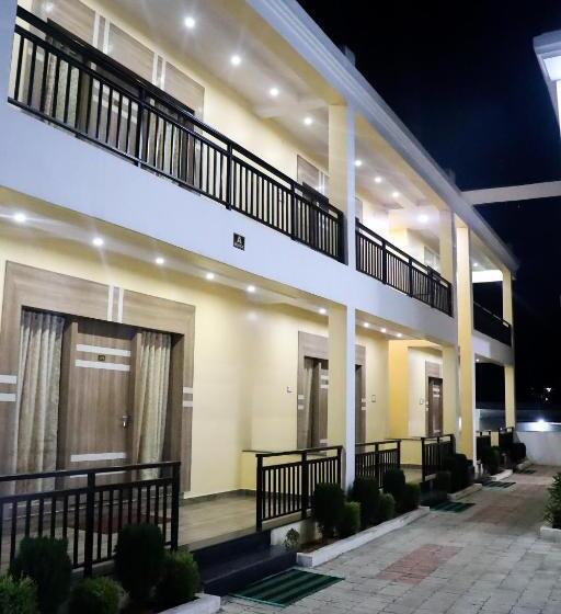 فندق Mangalam Inn