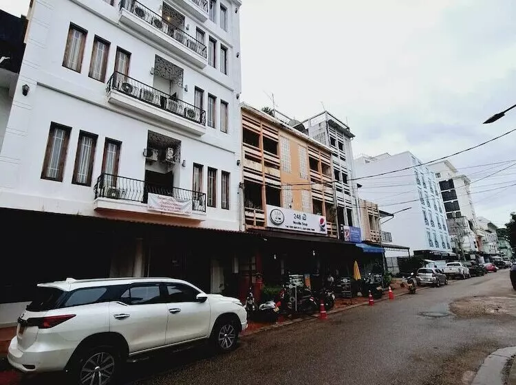 هتل Sinakhone Vientiane