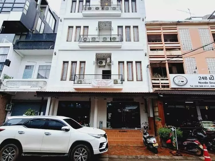 هتل Sinakhone Vientiane