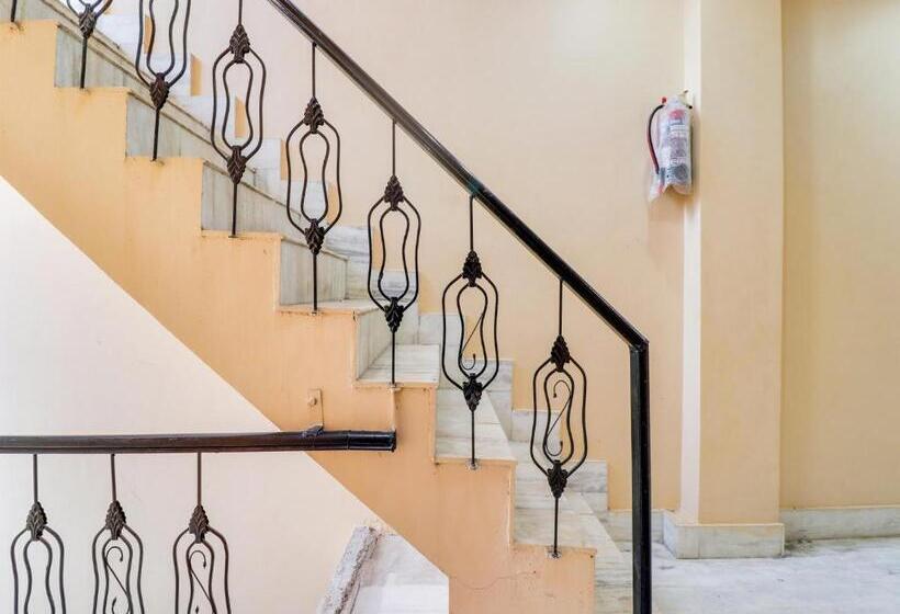 هتل Yug Residency