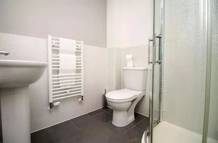 ペンション 4 Br | Free Parking | Garden