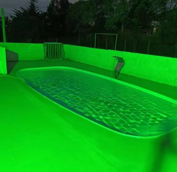 پانسیون Casa Inteira Com Piscina