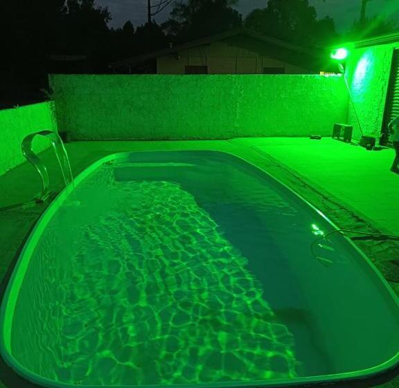 پانسیون Casa Inteira Com Piscina