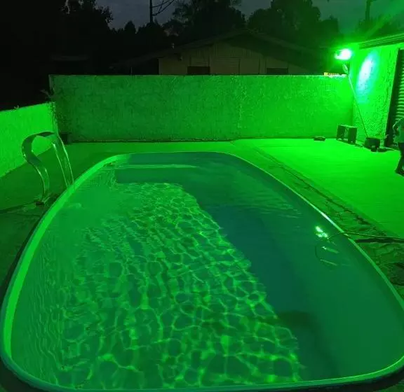 پانسیون Casa Inteira Com Piscina