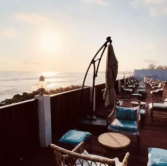 پانسیون Ocean Drive Beach Resort