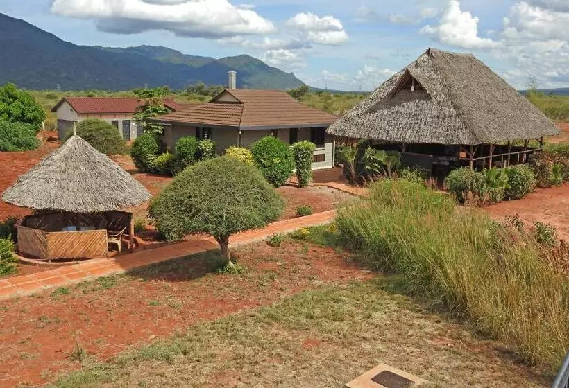 پانسیون Voi Lutheran Guesthouse