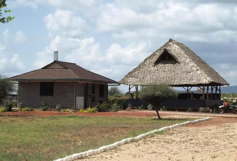 پانسیون Voi Lutheran Guesthouse