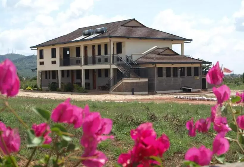 پانسیون Voi Lutheran Guesthouse