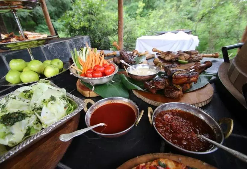 هتل Royal Chundu Island Lodge