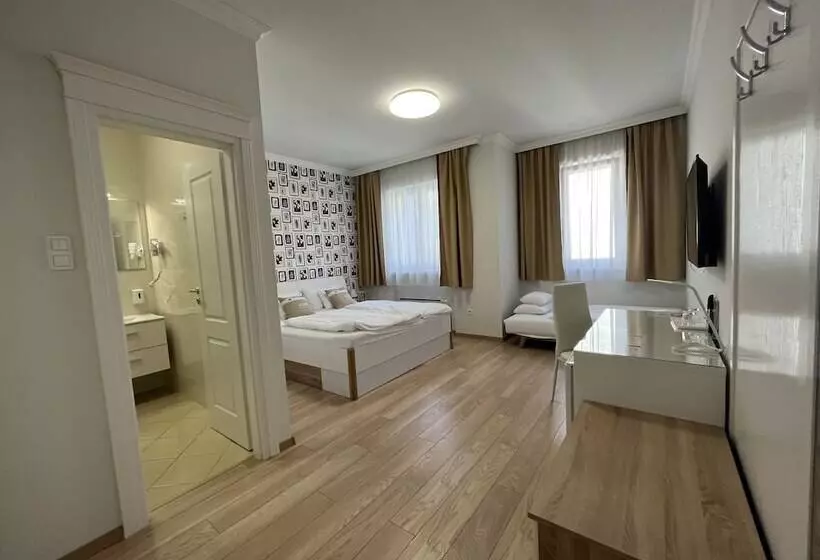 ホテル Camille Apartments
