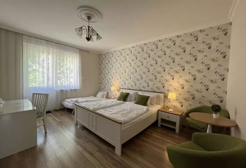 ホテル Camille Apartments