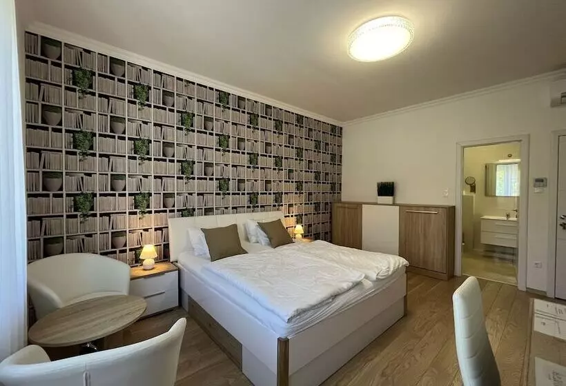 ホテル Camille Apartments