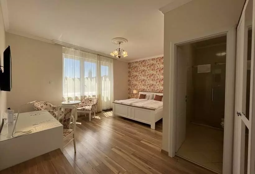 ホテル Camille Apartments