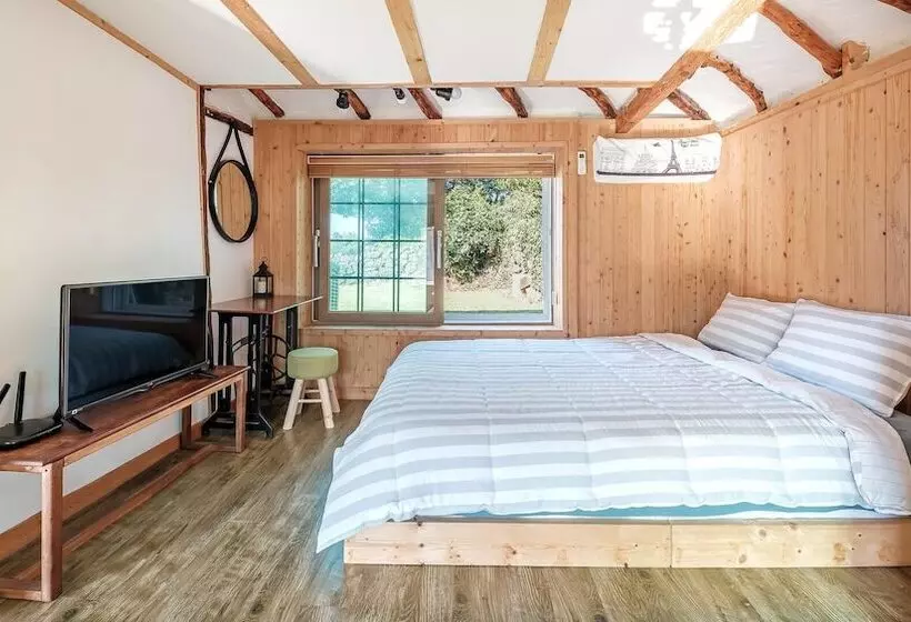 Jeju Motungedoljib Dogchaepension