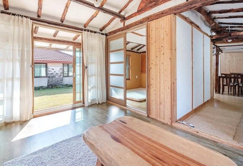 Jeju Motungedoljib Dogchaepension