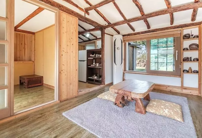 Jeju Motungedoljib Dogchaepension