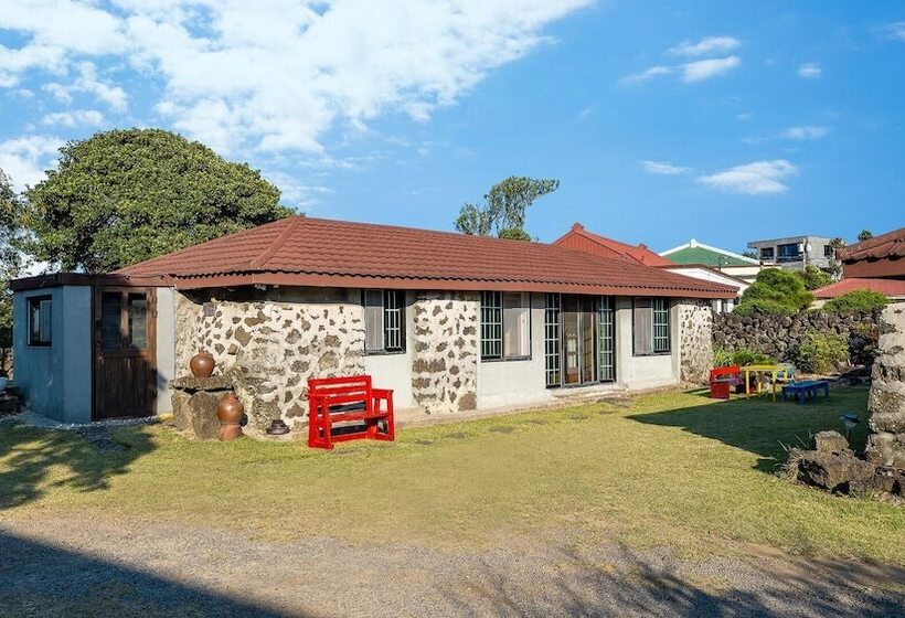 Jeju Motungedoljib Dogchaepension