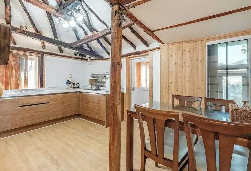 Jeju Motungedoljib Dogchaepension