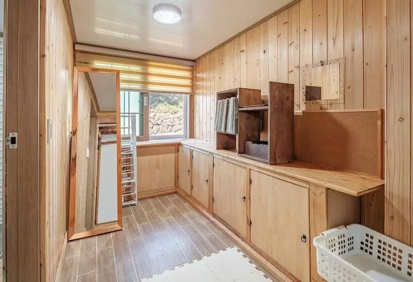 Jeju Motungedoljib Dogchaepension