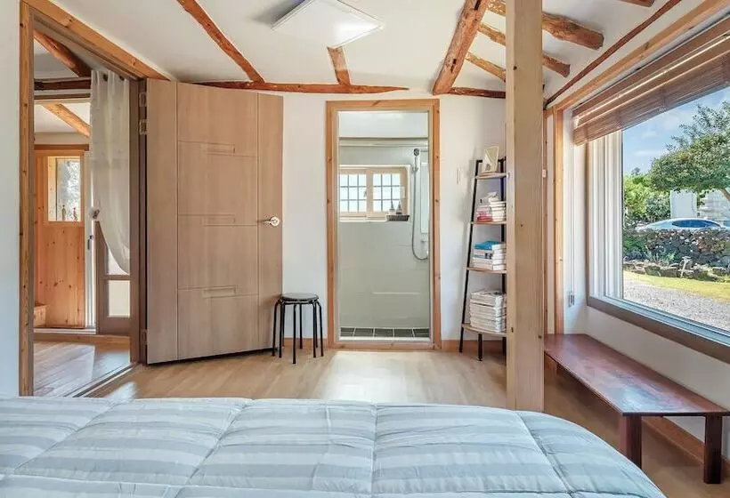 Jeju Motungedoljib Dogchaepension