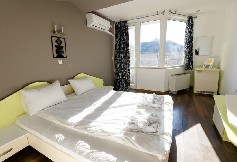 Пансион Sea And Mountain Jar House