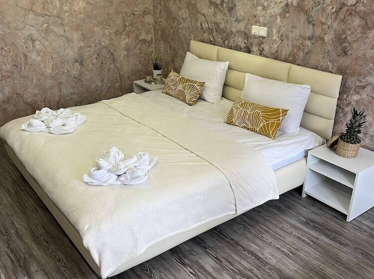 Пансион Sea And Mountain Jar House