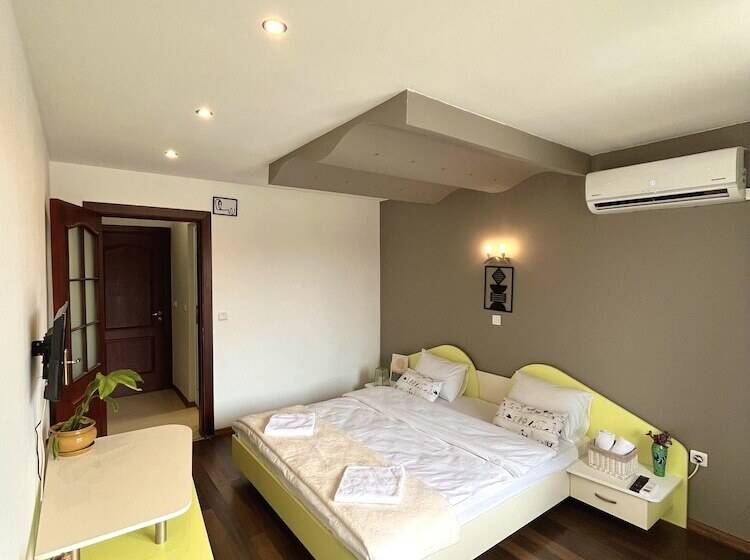 Пансион Sea And Mountain Jar House