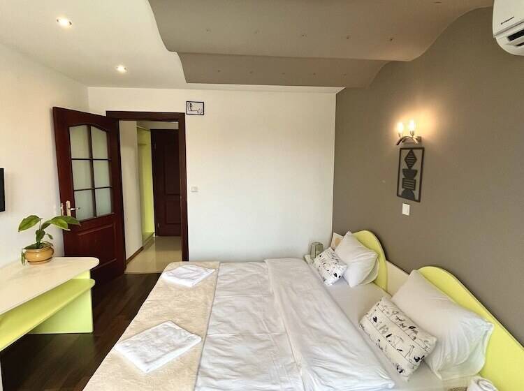 Пансион Sea And Mountain Jar House