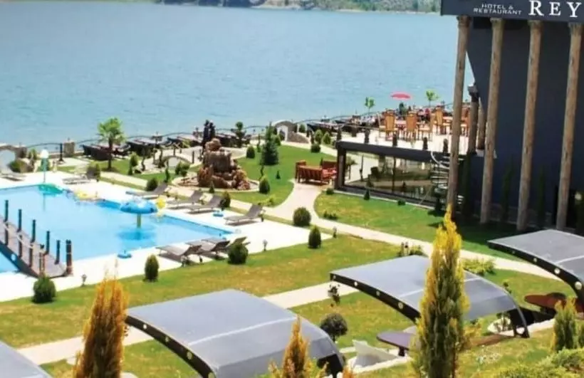 Rey Hotel & Restorant