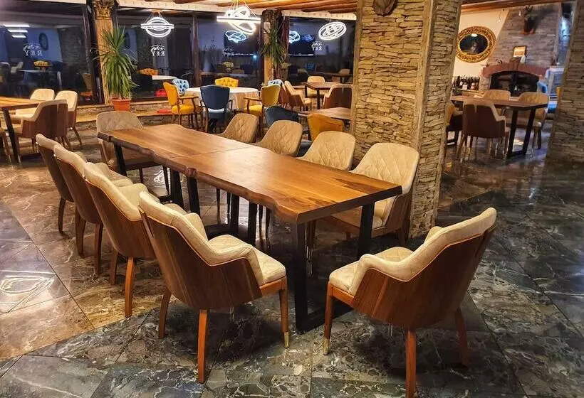 Rey Hotel & Restorant