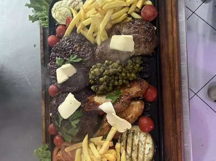 Rey Hotel & Restorant