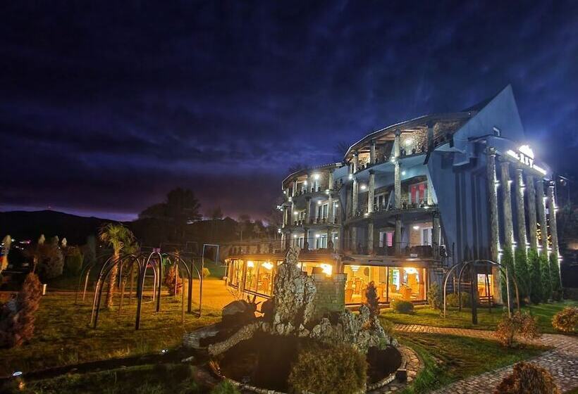 Rey Hotel & Restorant