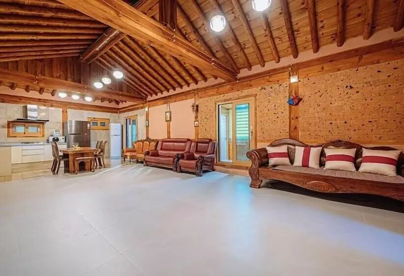 Romain Pension