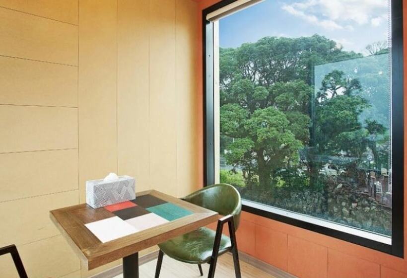 Seogwipo Bogeumji Pension