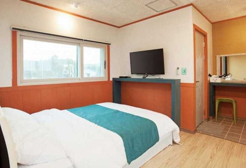 Seogwipo Bogeumji Pension