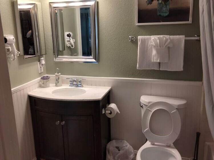 Tropical Enchanted Oaks Villa