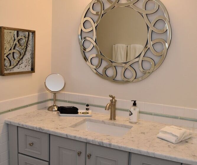 住宿加早餐  Inn At Evergreen