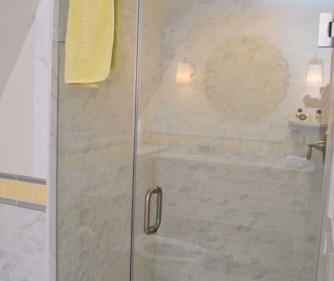 住宿加早餐  Inn At Evergreen