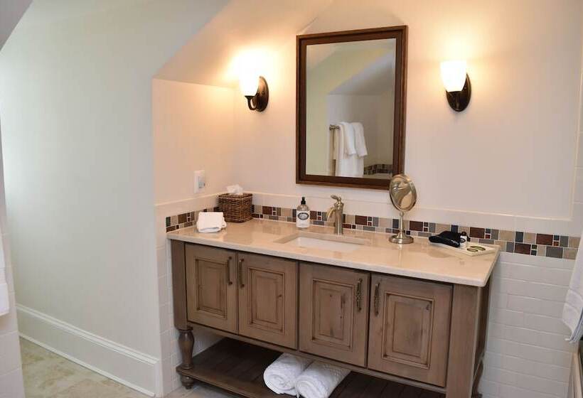 住宿加早餐  Inn At Evergreen