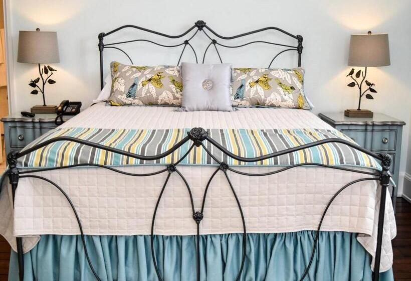 住宿加早餐  Inn At Evergreen