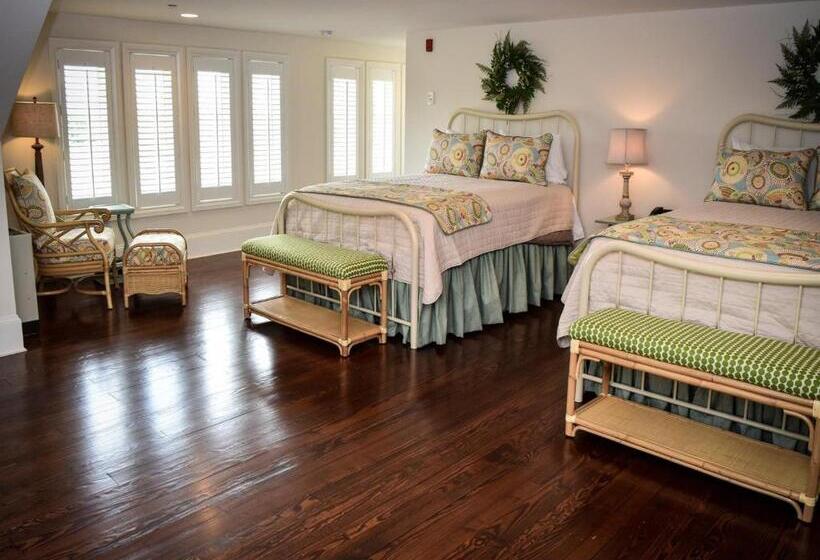 住宿加早餐  Inn At Evergreen