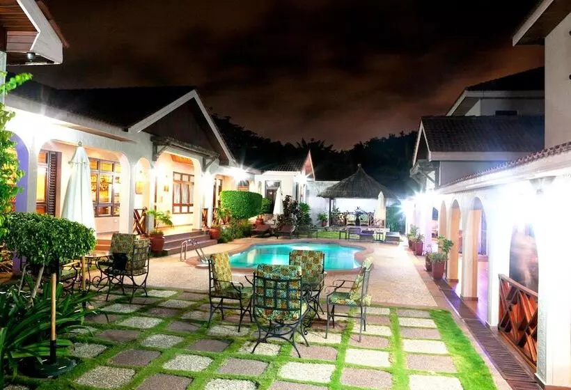 هتل Mahogany Lodge, Cantonments