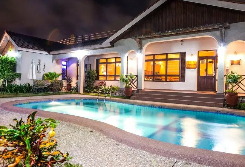 هتل Mahogany Lodge, Cantonments
