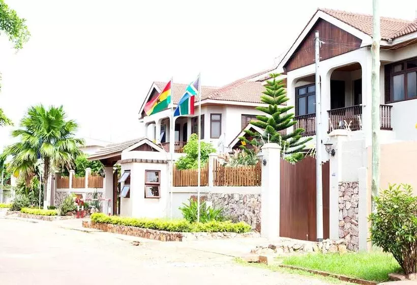 هتل Mahogany Lodge, Cantonments