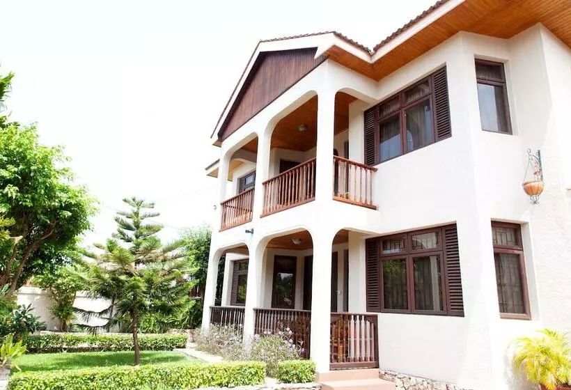 هتل Mahogany Lodge, Cantonments