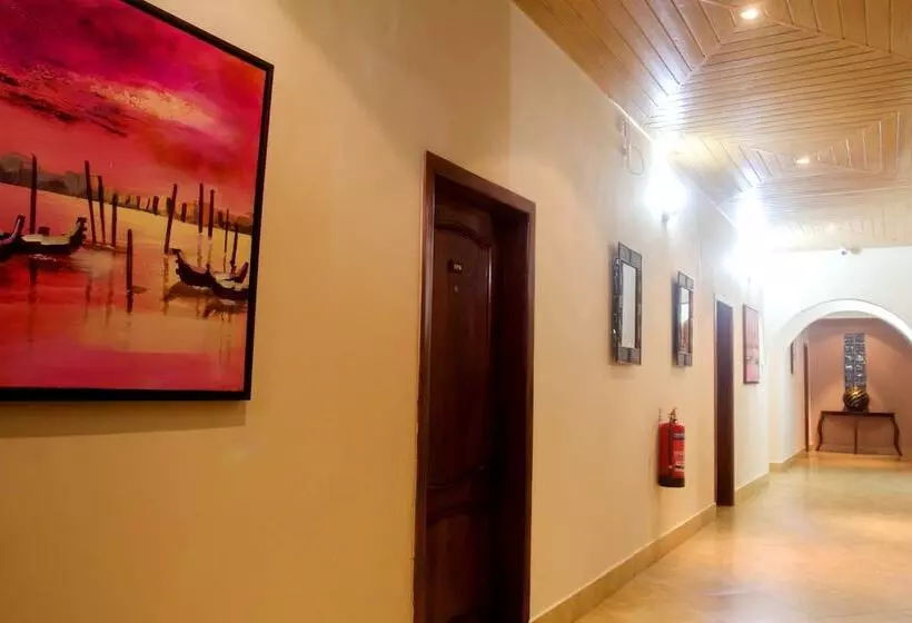 هتل Mahogany Lodge, Cantonments