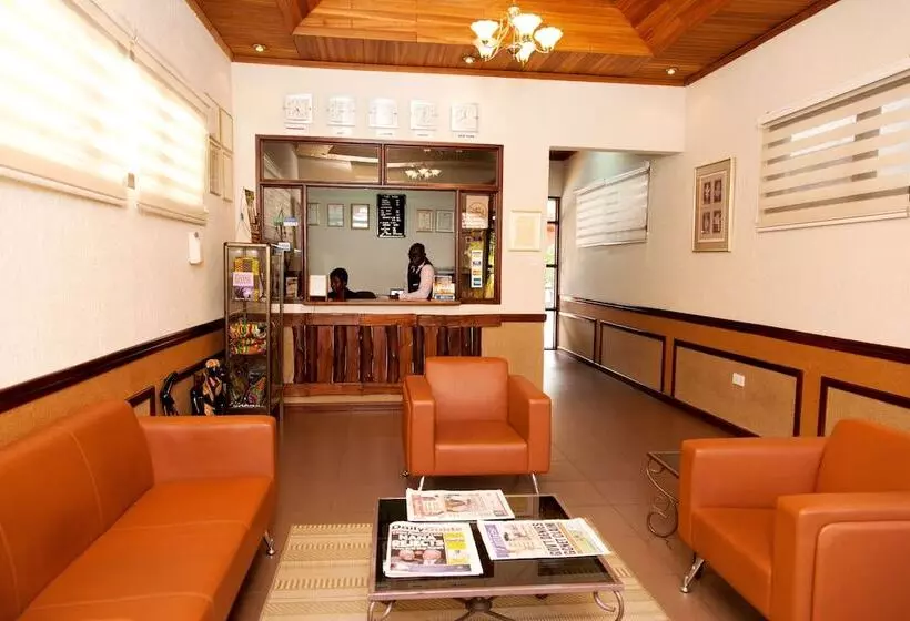 هتل Mahogany Lodge, Cantonments