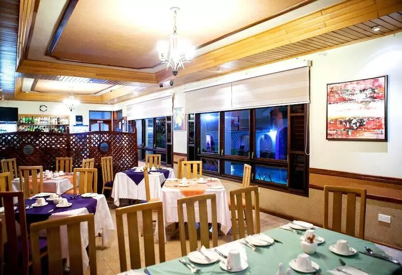 هتل Mahogany Lodge, Cantonments