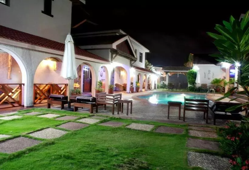 هتل Mahogany Lodge, Cantonments